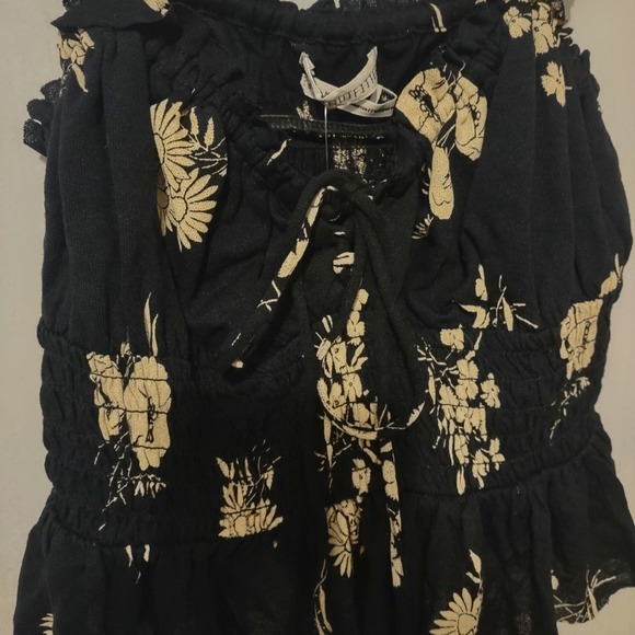 NWT Urban Outfitters Black Floral Cop Tank Size Small - Picture 2 of 7